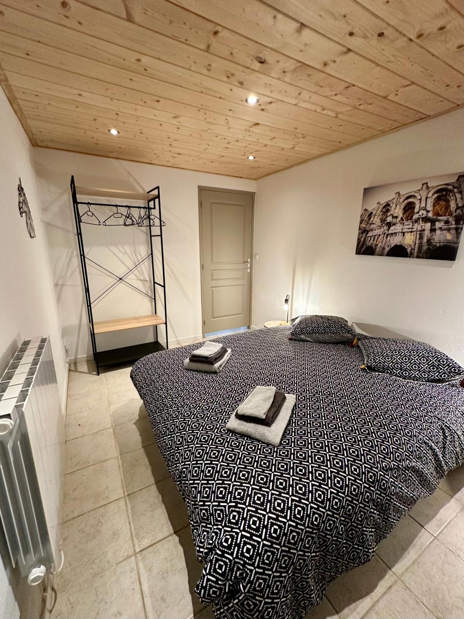 Le Gite Des Poiriers Uzès Esterno foto